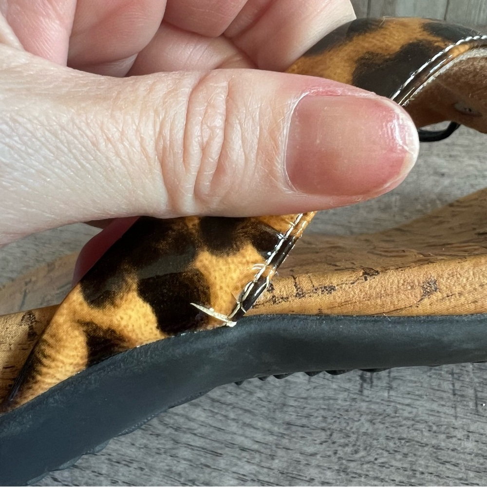 Vionic Leopard Print Cork Sandals With Black Bow 7 - image 4